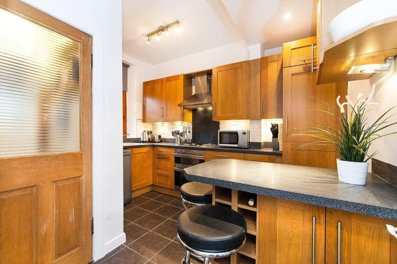 Apartment Princes St - 5 Minutes Walk-main Door&private Garden Edinburgh