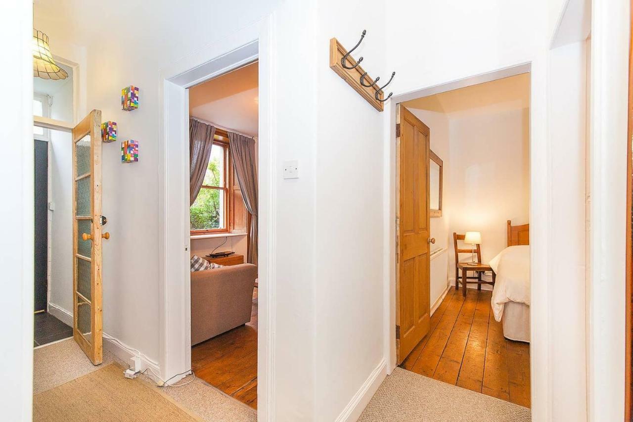 Princes St - 5 Minutes Walk-main Door&private Garden Edinburgh